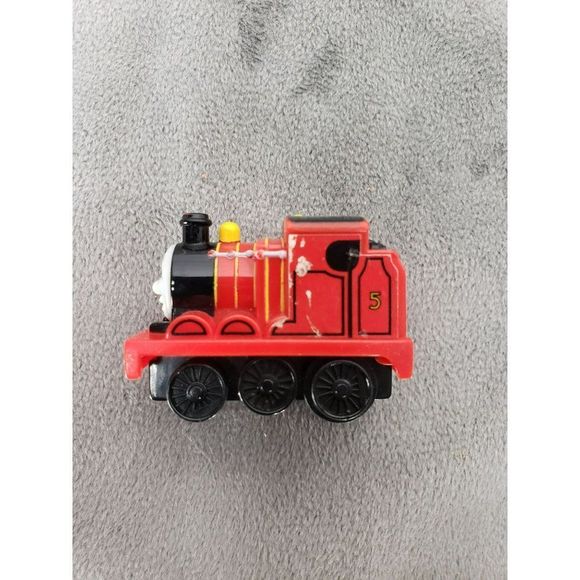 Thomas and Friends James  2009 mini 2" red train engine‎ - Picture 2 of 6